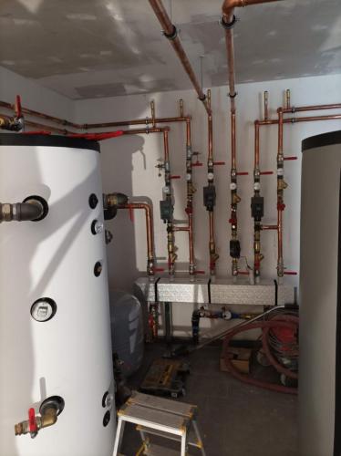 Instalace řady tepelných čerpadel HOTJET do kaskády - Čáslav