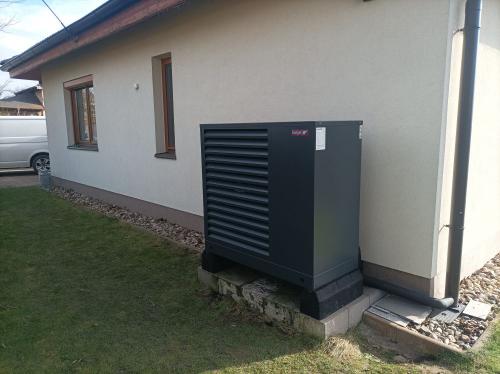Likvidace starého tepelného čerpadla Nibe a instalace nového tepelného čerpadla HOTJET - Horoušany