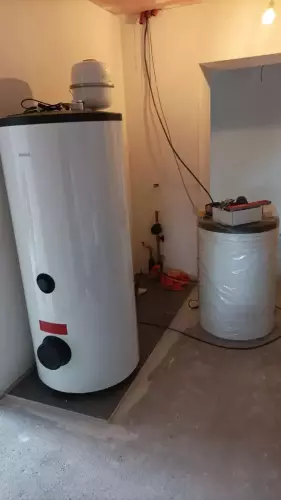 Instalace tepelného čerpadla HOTJET a akumulační nádrže - Kam. Žehrovice