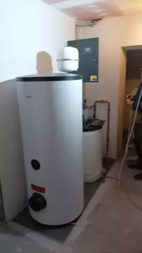 Instalace tepelného čerpadla HOTJET a akumulační nádrže - Kam. Žehrovice