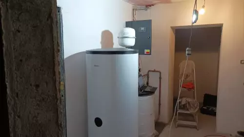 Instalace tepelného čerpadla HOTJET a akumulační nádrže - Kam. Žehrovice