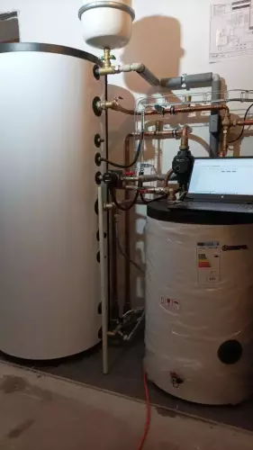 Instalace tepelného čerpadla HOTJET a akumulační nádrže - Kam. Žehrovice