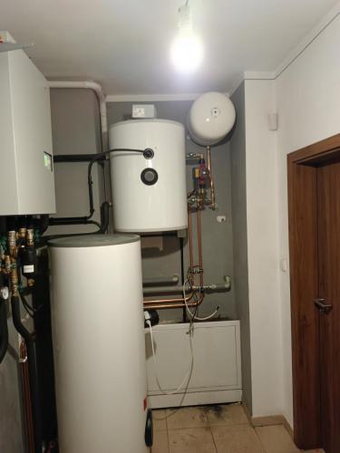 Instalace tepelného čerpadla HOTJET s akumulační nádrží - Loket