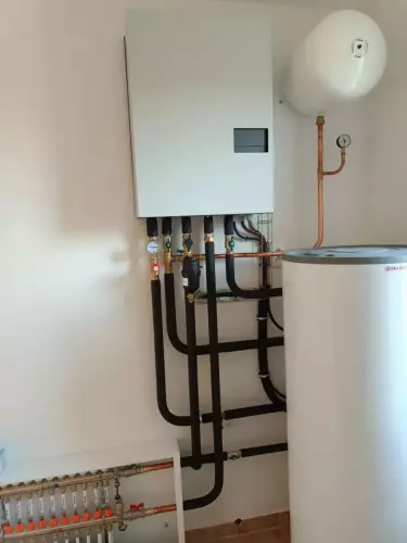 Instalace tepelného čerpadla HOTJET s akumulační nádrží - Morava