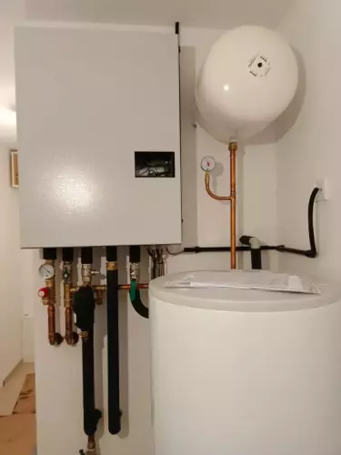 Instalace tepelného čerpadla HOTJET s akumulační nádrží - Morava