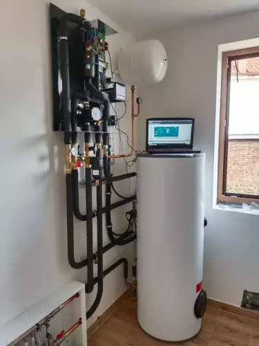 Instalace tepelného čerpadla HOTJET s akumulační nádrží - Morava