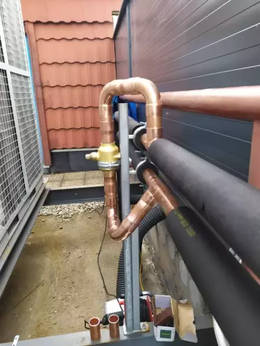 Instalace chladicí jednotky pro magnetickou rezonanci do nemocnice - Bratislava