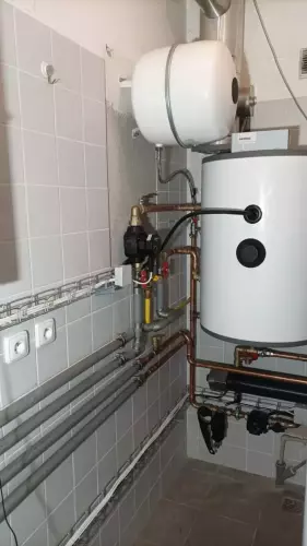 Instalace tepelného čerpadla HOTJET a akumulační nádrže - Skuhrov