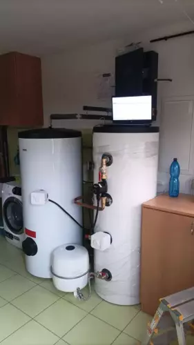 Instalace tepelného čerpadla HOTJET a akumulační nádrže - Uhl. Janovice
