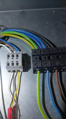 Instalace tepelného čerpadla HOTJET na zeď a akumulační nádrže - Vlašim