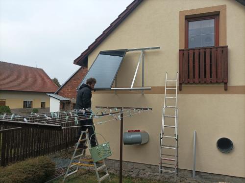 Montáž termických solárních panelů - Zvánovice