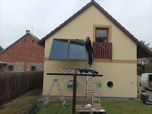 Montáž termických solárních panelů - Zvánovice